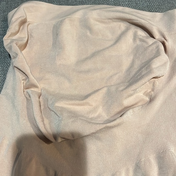 Kindred Bravely maternity shorts medium ,bundle you will get 1 nude & 1 black - Picture 12 of 15